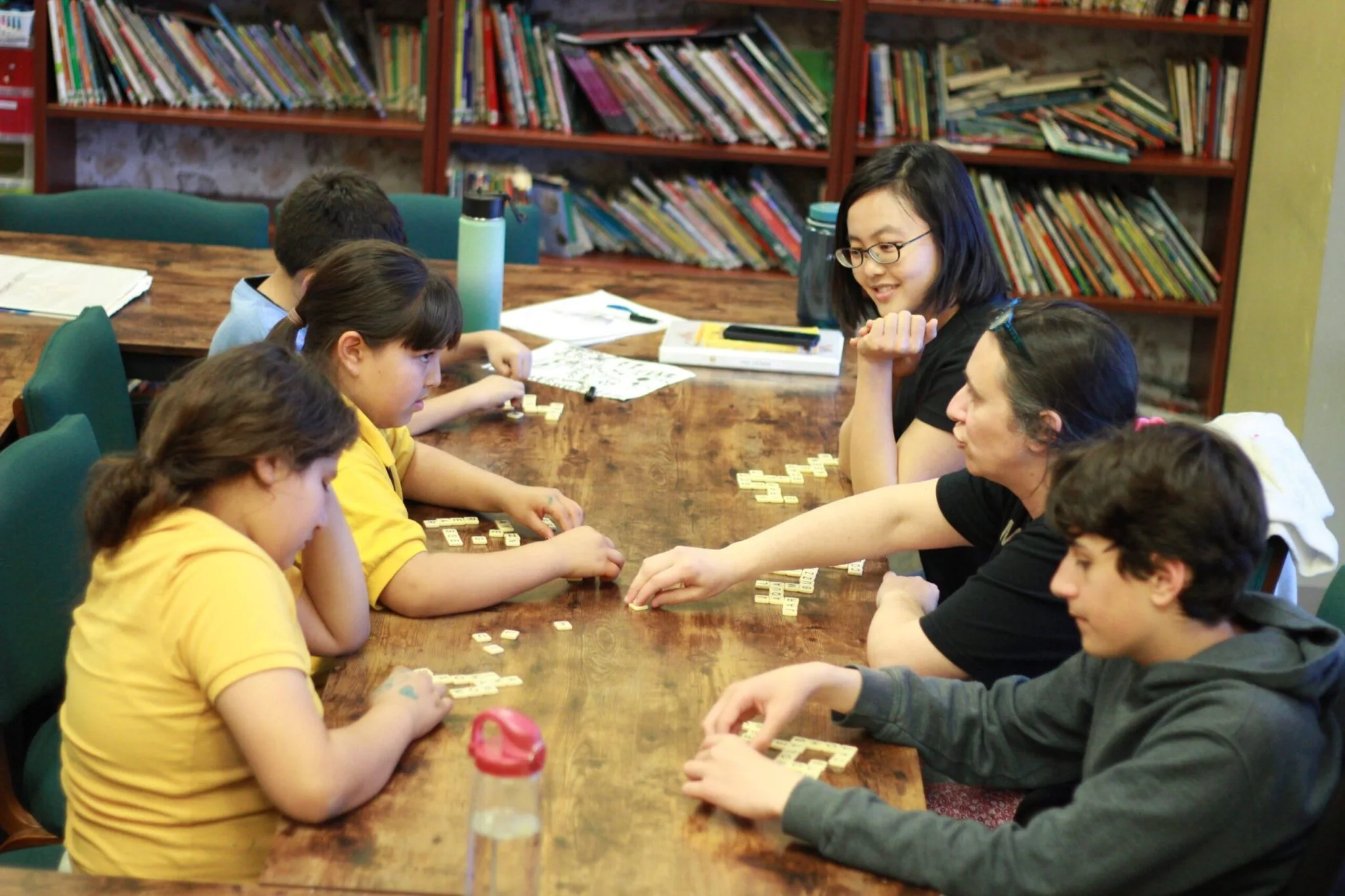 Tutoría de niños jugando